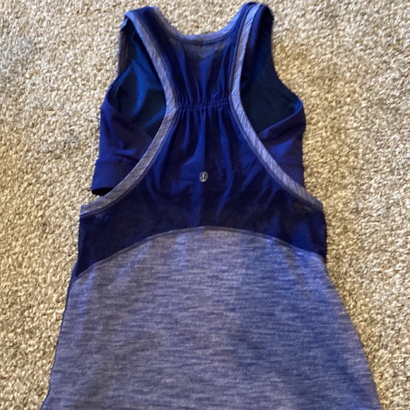 Womens lululemon built in bra tank - Picture 2 of 2